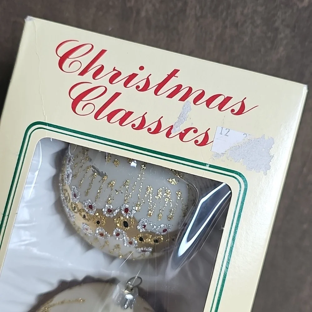 Vintage Christmas Classics Set Of 3 Glass Lrg Round White Ornaments - Picture 3 of 16